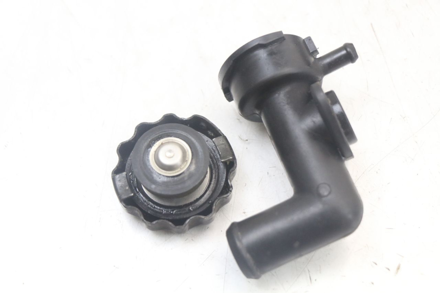 photo de RADIATOR CAP HONDA NTV DEAUVILLE 650 (1998 - 2001)