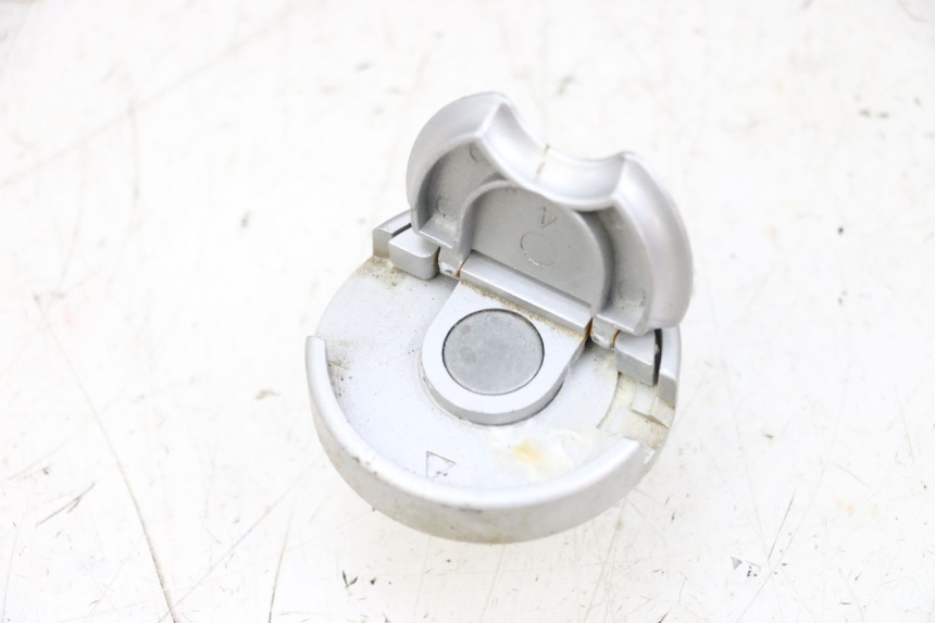 photo de FUEL TANK CAP KYMCO AGILITY 4T 50 (2018 - 2022) - Zoom on usage condition