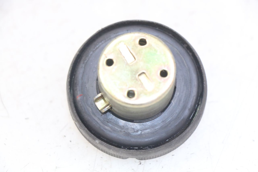 photo de FUEL TANK CAP HONDA FES PANTHEON 2T 125 (1998 - 2002)