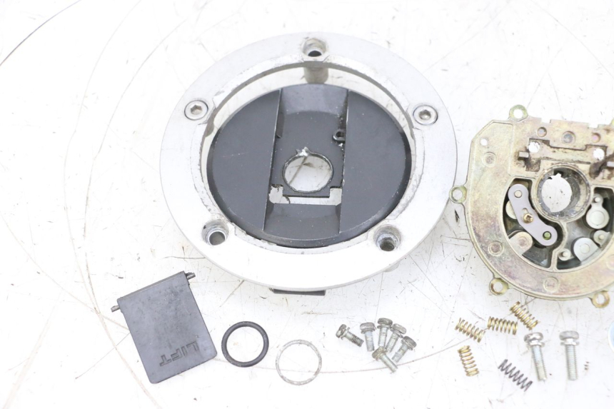 photo de FUEL TANK CAP SUZUKI GSXR GSX-R 1000 (2003 - 2004) - Checked used part