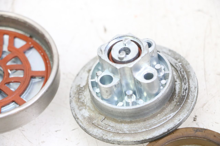 photo de FUEL TANK CAP KEEWAY K-LIGHT KLIGHT 125 (2018 - 2025) - Fixing points details