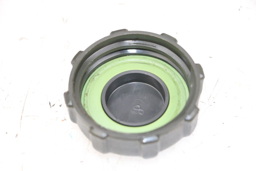 photo de FUEL TANK CAP PIAGGIO MP3 HPE 300 (2019 - 2026) - Zoom on usage condition