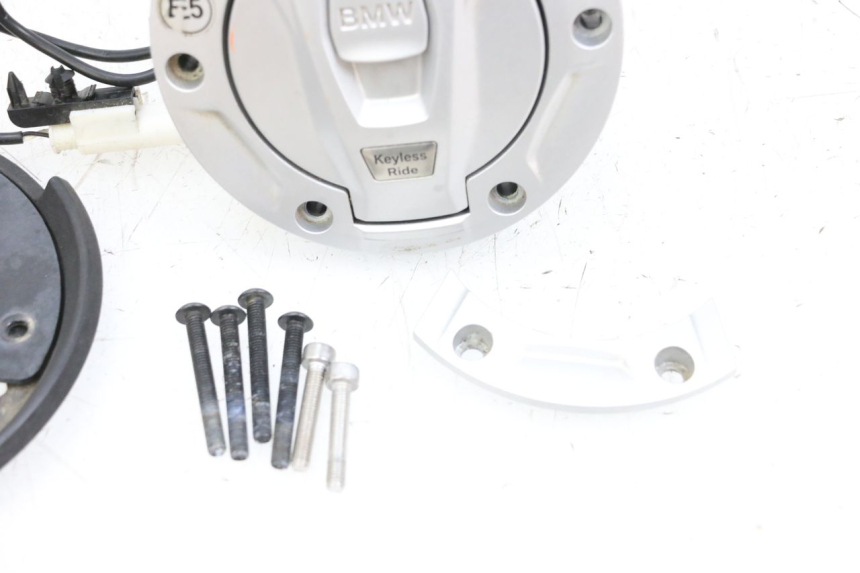 photo de FUEL TANK CAP BMW R GS 1250 (2021 - 2024) - Markings and original references