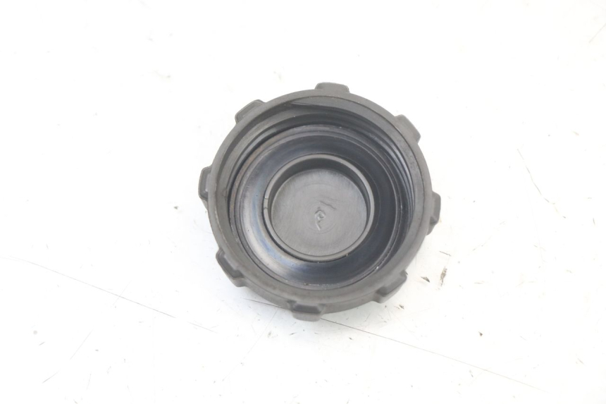 photo de FUEL TANK CAP PIAGGIO XEVO - X EVO 125 (2007 - 2016) - Zoom on usage condition