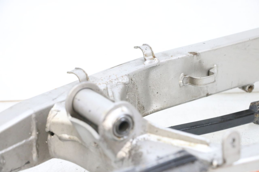 photo de SWING ARM SUZUKI GSF N BANDIT 600 (1996 - 1999) - Distinctive features