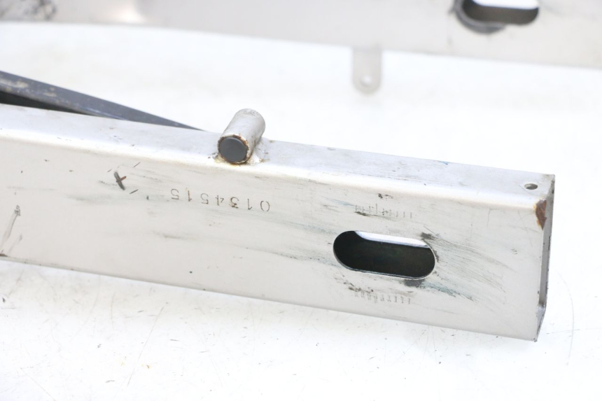 photo de SWING ARM SUZUKI GSF N BANDIT 600 (1996 - 1999) - Spare part profile view