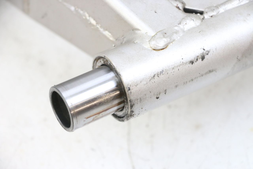 photo de SWING ARM SUZUKI GSF N BANDIT 600 (1996 - 1999) - Fixing points details