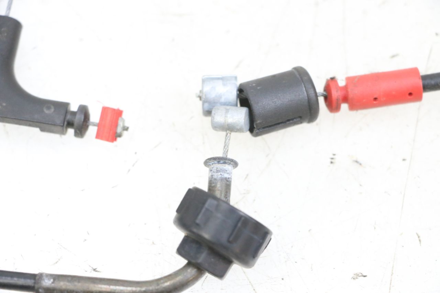 photo de SEAT OPENING CABLE YAMAHA XMAX X-MAX 125 (2006 - 2009) - Fixing points details