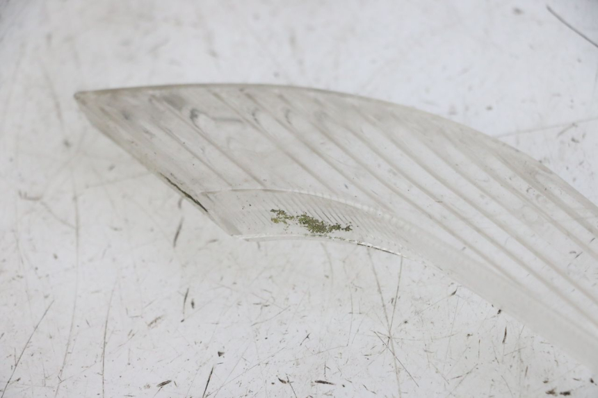 photo de FRONT RIGHT TURN SIGNAL LENSE PEUGEOT VIVACITY NEW 2T 50 (2008 - 2017)