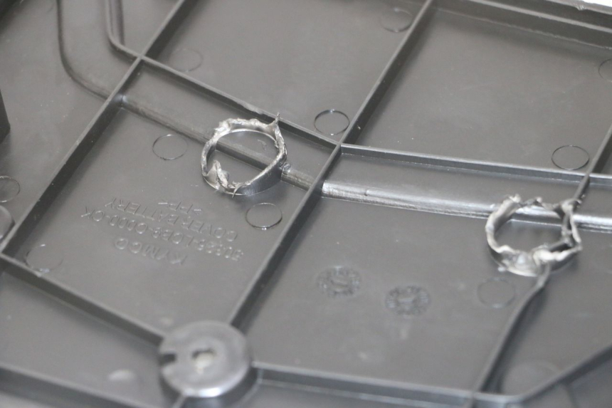 photo de BATTERY COVER KYMCO AGILITY 4T 50 (2005 - 2018)