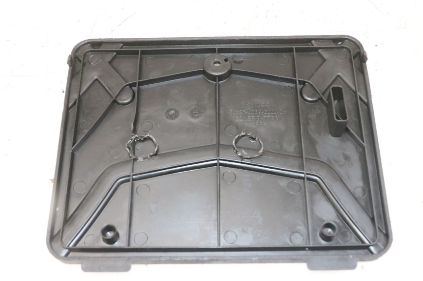 photo de BATTERY COVER KYMCO AGILITY 4T 50 (2005 - 2018)