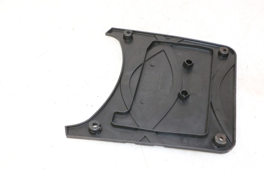 photo de BATTERY COVER SYM CROX 4T 50 (2016 - 2023) - Zoom on usage condition