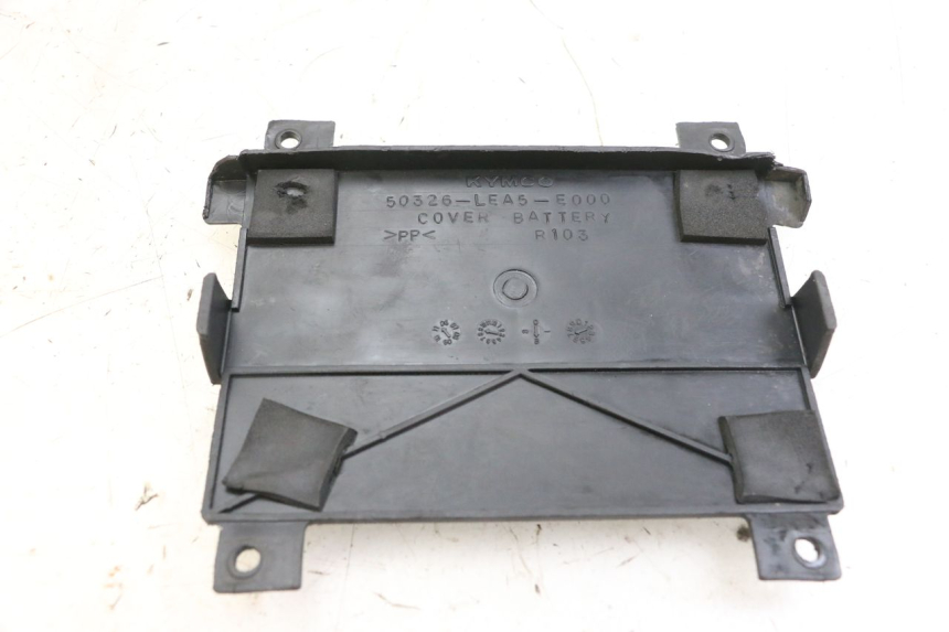 photo de BATTERY COVER KYMCO DINK STREET 125 (2009 - 2014)