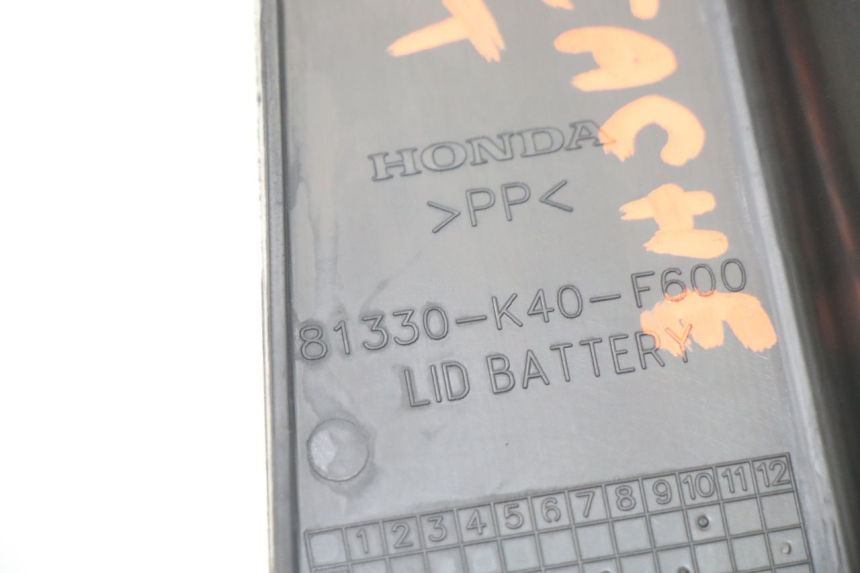 photo de BATTERY COVER HONDA FORZA 125 (2021 - 2025)