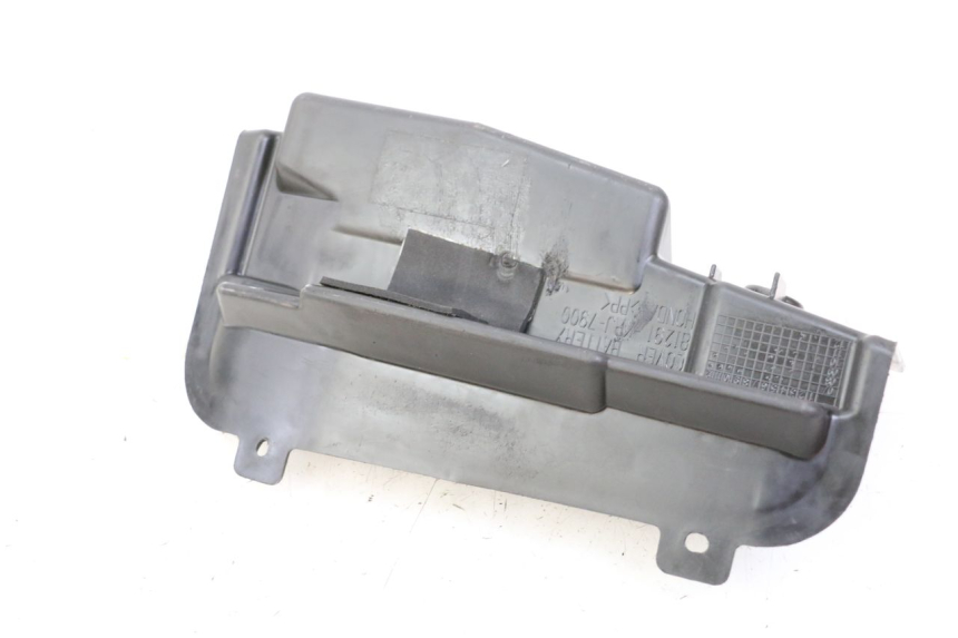 photo de BATTERY COVER HONDA FES S-WING SWING ABS 125 (2007 - 2015)