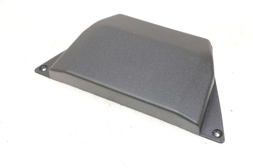 photo de BATTERY COVER PIAGGIO MP3 HPE 300 (2019 - 2026) - Zoom on usage condition