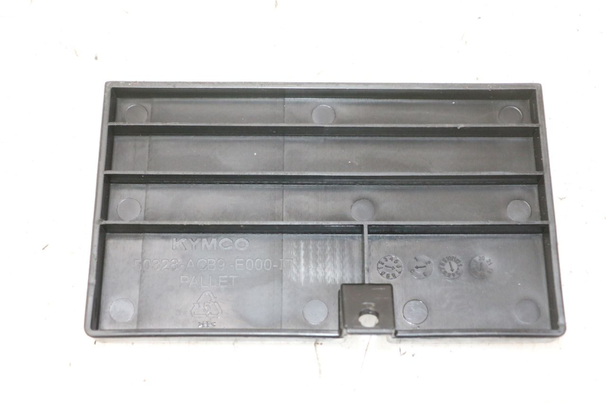 photo de BATTERY COVER KYMCO LIKE 4T 50 (2019 - 2025)