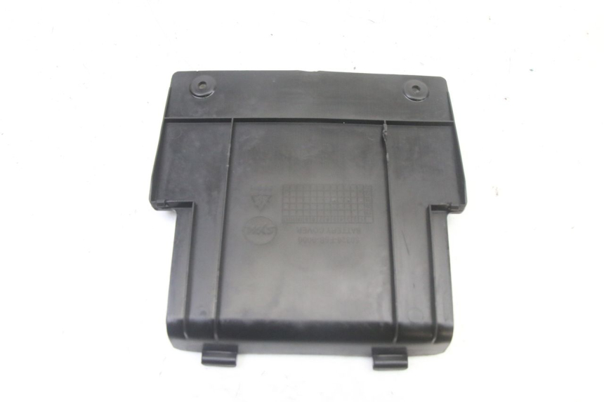 photo de BATTERY COVER SYM ORBIT III 3 4T 50 (2021 - 2025)