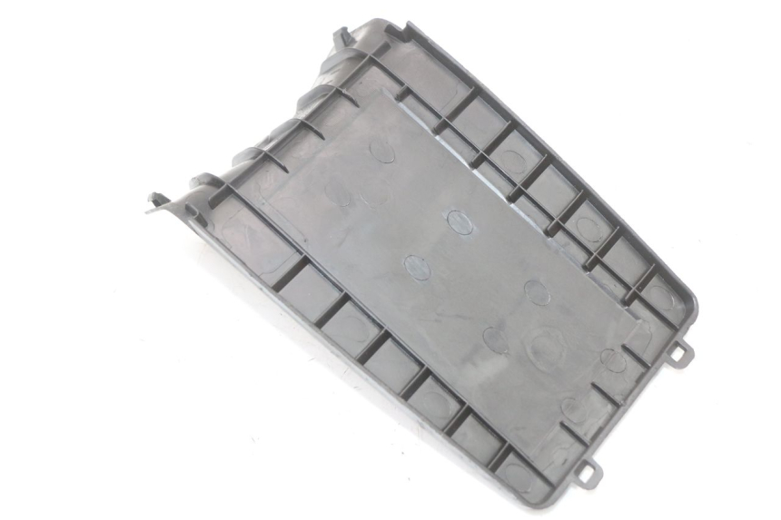 photo de BATTERY COVER PEUGEOT KISBEE 4T 50 (2018 - 2022)