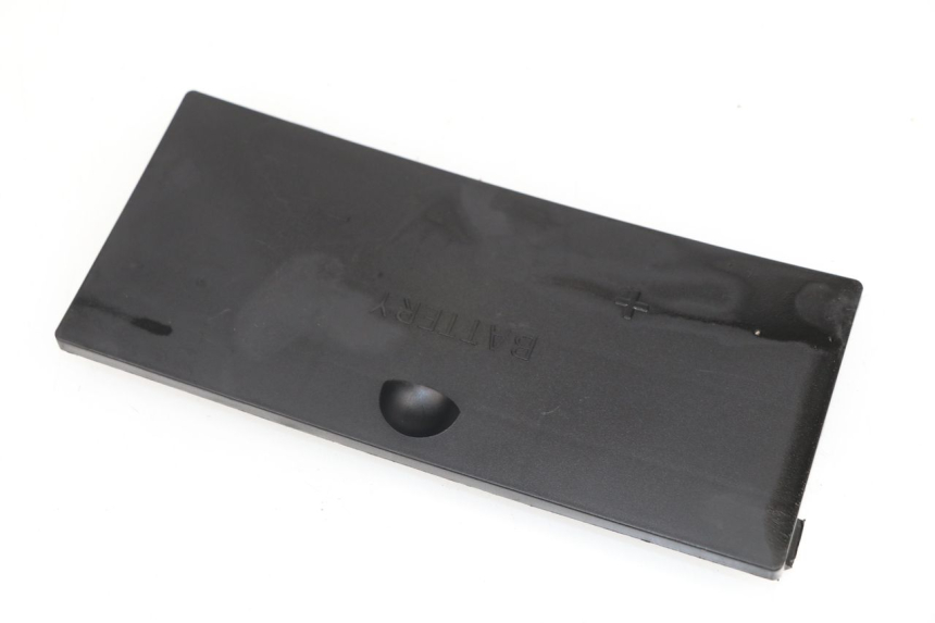 photo de BATTERY COVER DAELIM S2 FI 125 (2008 - 2017)