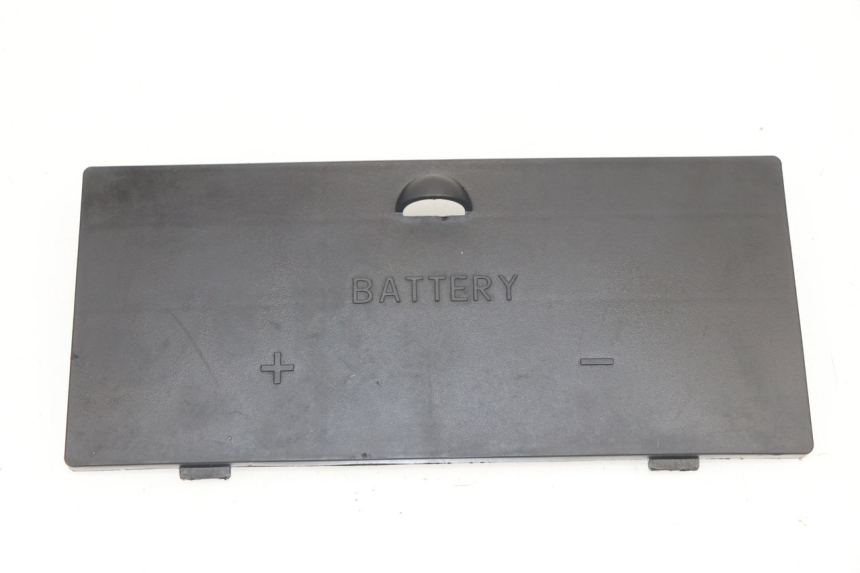photo de BATTERY COVER DAELIM S2 FI 125 (2008 - 2017)