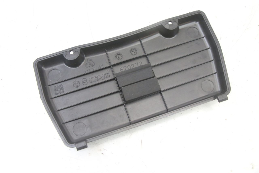photo de BATTERY COVER PIAGGIO XEVO - X EVO 125 (2007 - 2016) - Alternative perspective
