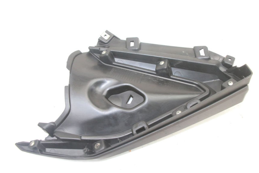 photo de RIGHT SIDE FRAME COVER HONDA FORZA 125 (2021 - 2025)