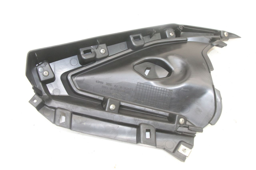 photo de RIGHT SIDE FRAME COVER HONDA FORZA 125 (2021 - 2025)