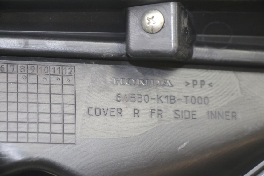 photo de RIGHT SIDE FRAME COVER HONDA FORZA 125 (2021 - 2025)