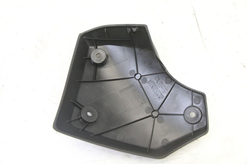 photo de RIGHT SIDE LATERAL FRAME COVER PEUGEOT KISBEE 4T 50 (2018 - 2022)