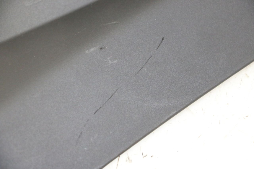 photo de RIGHT SIDE FRAME COVER YAMAHA XMAX X-MAX 125 (2021 - 2025)