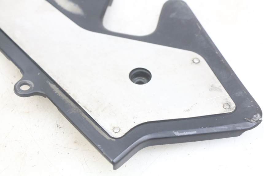 photo de LEFT SIDE LATERAL FRAME COVER HONDA CBR F SC25 1000 (1989 - 1992)