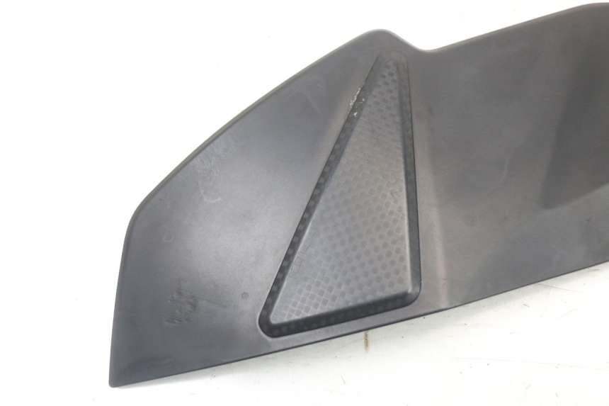 photo de LEFT SIDE FRAME COVER SUZUKI GSR 750 (2011 - 2017)