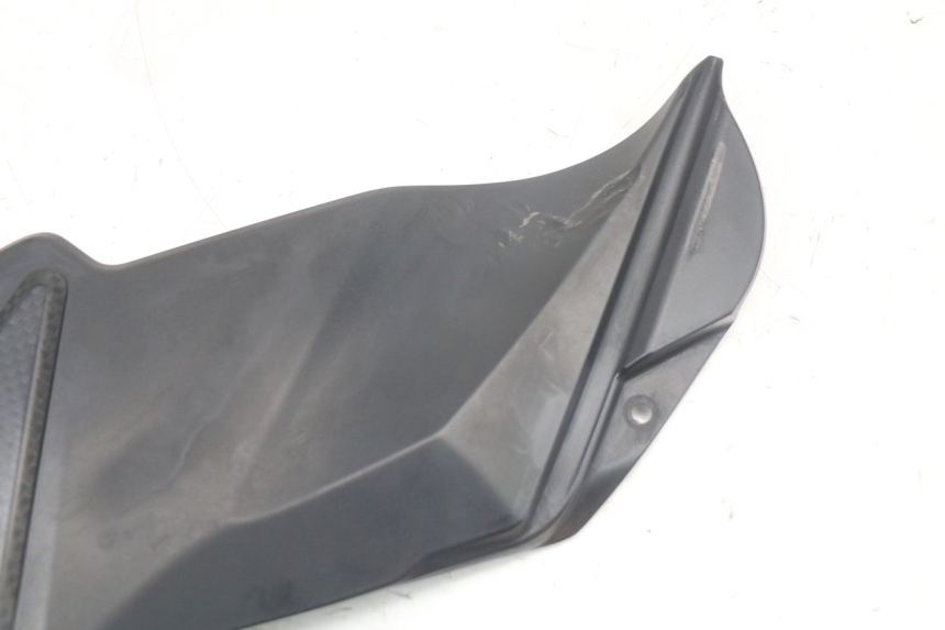 photo de LEFT SIDE FRAME COVER SUZUKI GSR 750 (2011 - 2017)