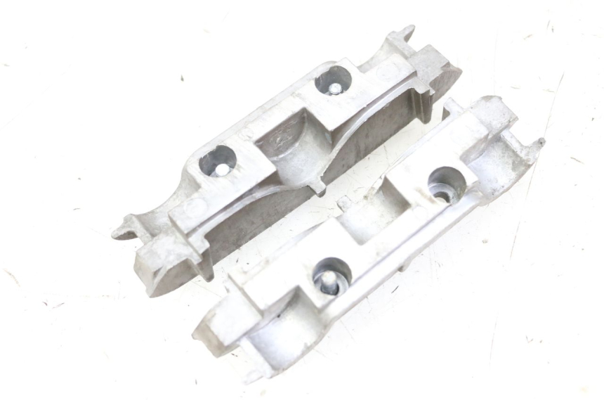 photo de CYLINDER COVER HYOSUNG GTR 125 (2006 - 2008)