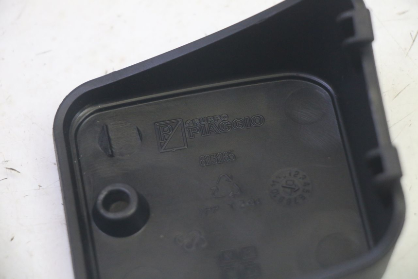 photo de MASTER CYLINDER COVER PIAGGIO MP3 LT 400 (2007 - 2012) - Technical close-up