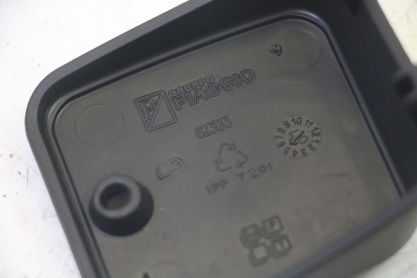 photo de MASTER CYLINDER COVER  PIAGGIO MP3 125 (2006 - 2014)