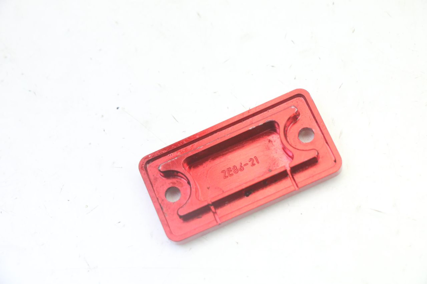 photo de MASTER CYLINDER COVER YAMAHA YZ 125 (1998 - 2005)