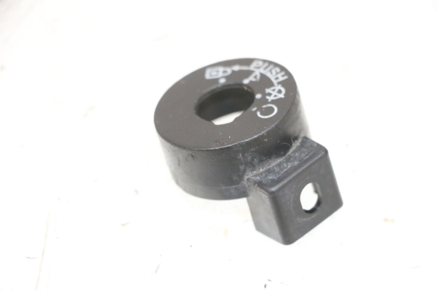 photo de IGNITION SWITCH COVER PEUGEOT KISBEE 4T 50 (2018 - 2022) - Zoom on usage condition