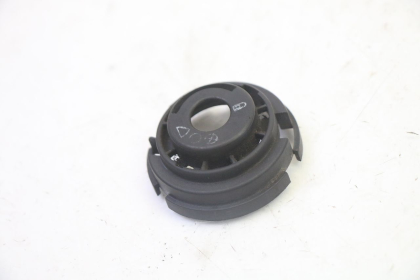 photo de IGNITION SWITCH COVER PEUGEOT SATELIS 125 (2006 - 2009)
