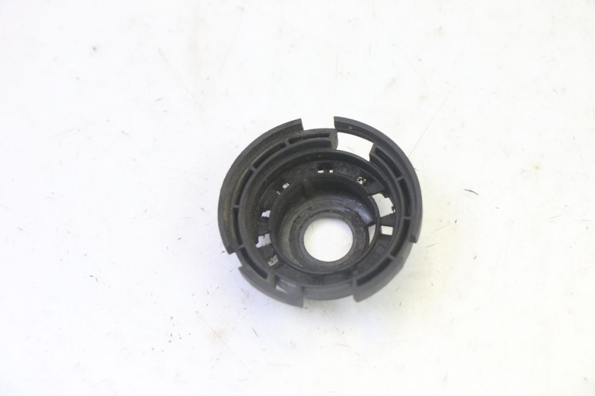 photo de IGNITION SWITCH COVER PEUGEOT SATELIS 125 (2006 - 2009)