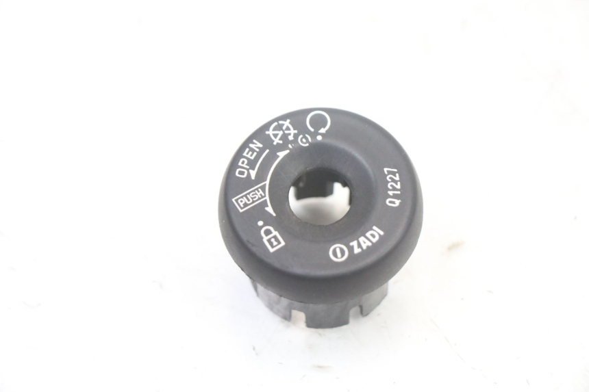 photo de IGNITION SWITCH COVER YAMAHA YP MAJESTY 125 (2007 - 2010)