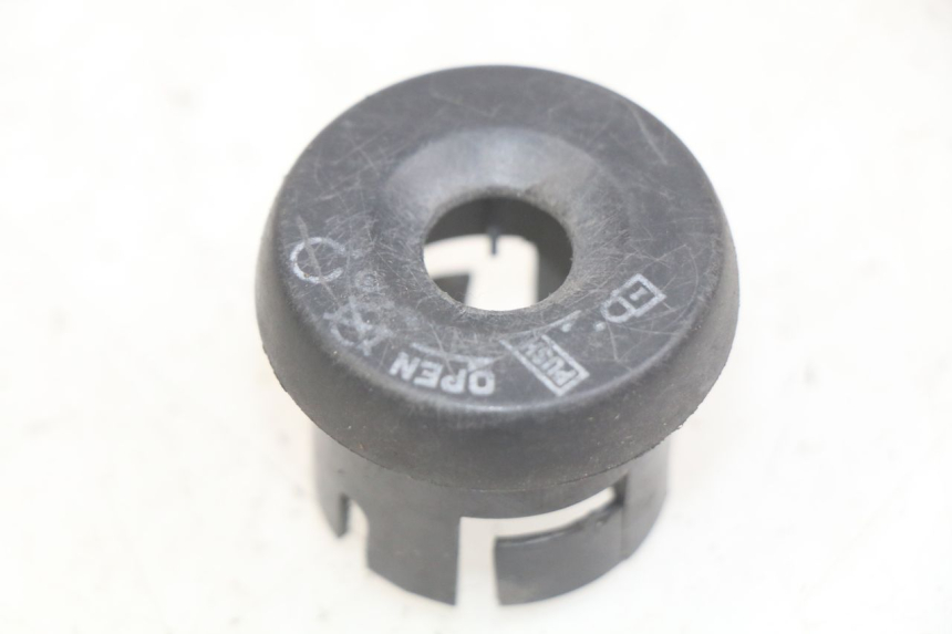 photo de IGNITION SWITCH COVER YAMAHA YP MAJESTY 125 (2007 - 2010)