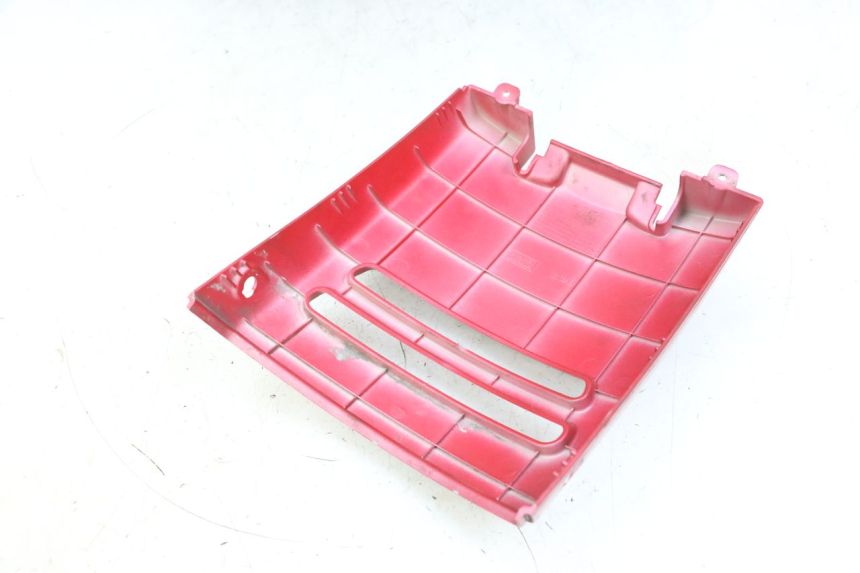 photo de UNDERSEAT COVER PEUGEOT DJANGO 4T 50 (2014 - 2019) - Zoom on usage condition