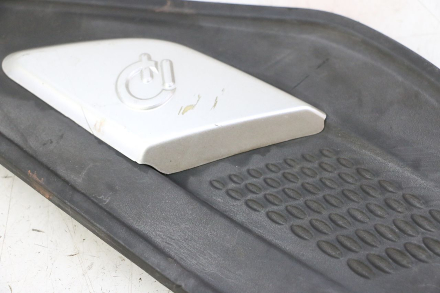 photo de RIGHT UNDERSEAT PANEL QUADRO 4 4D 350 (2015 - 2018)