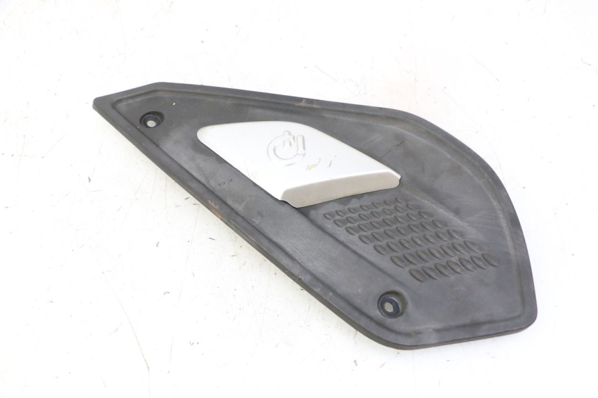 photo de RIGHT UNDERSEAT PANEL QUADRO 4 4D 350 (2015 - 2018)