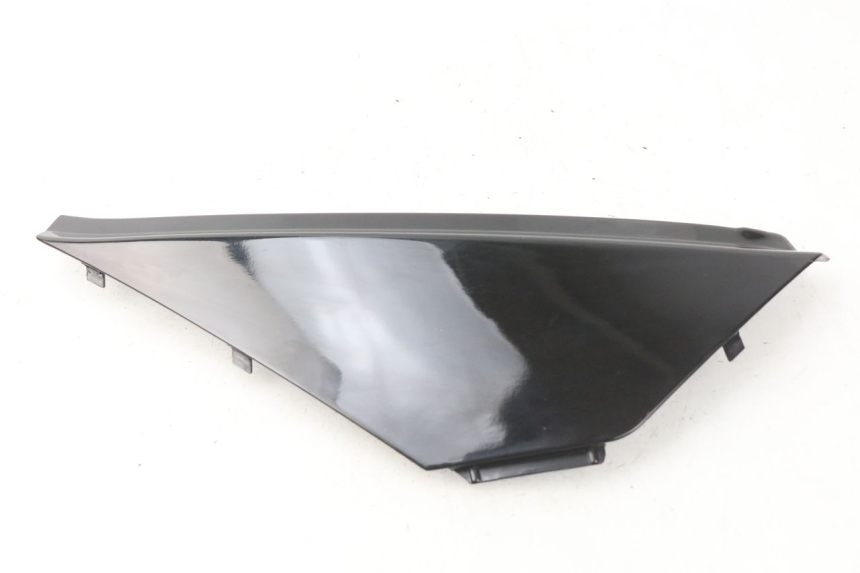 photo de RIGHT UNDERSEAT PANEL APRILIA ATLANTIC 125 (2003 - 2009)