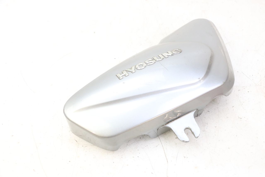 photo de RIGHT SIDE UNDER SEAT COVER HYOSUNG GV AQUILA 125 (2000 - 2004)