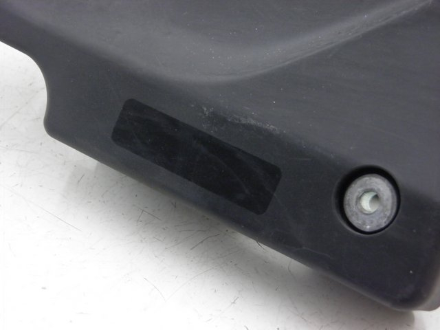 photo de RIGHT UNDERSEAT PANEL DAELIM VJ ROADWIN 125 (2008 - 2010) - Zoom on usage condition