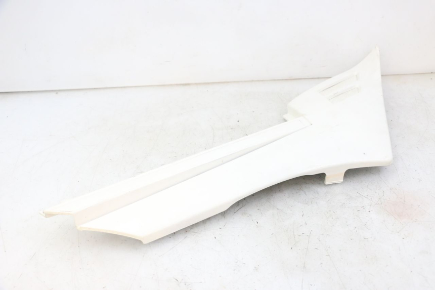 photo de RIGHT UNDERSEAT PANEL YAMAHA FJ 36Y 1100 (1984 - 1985)